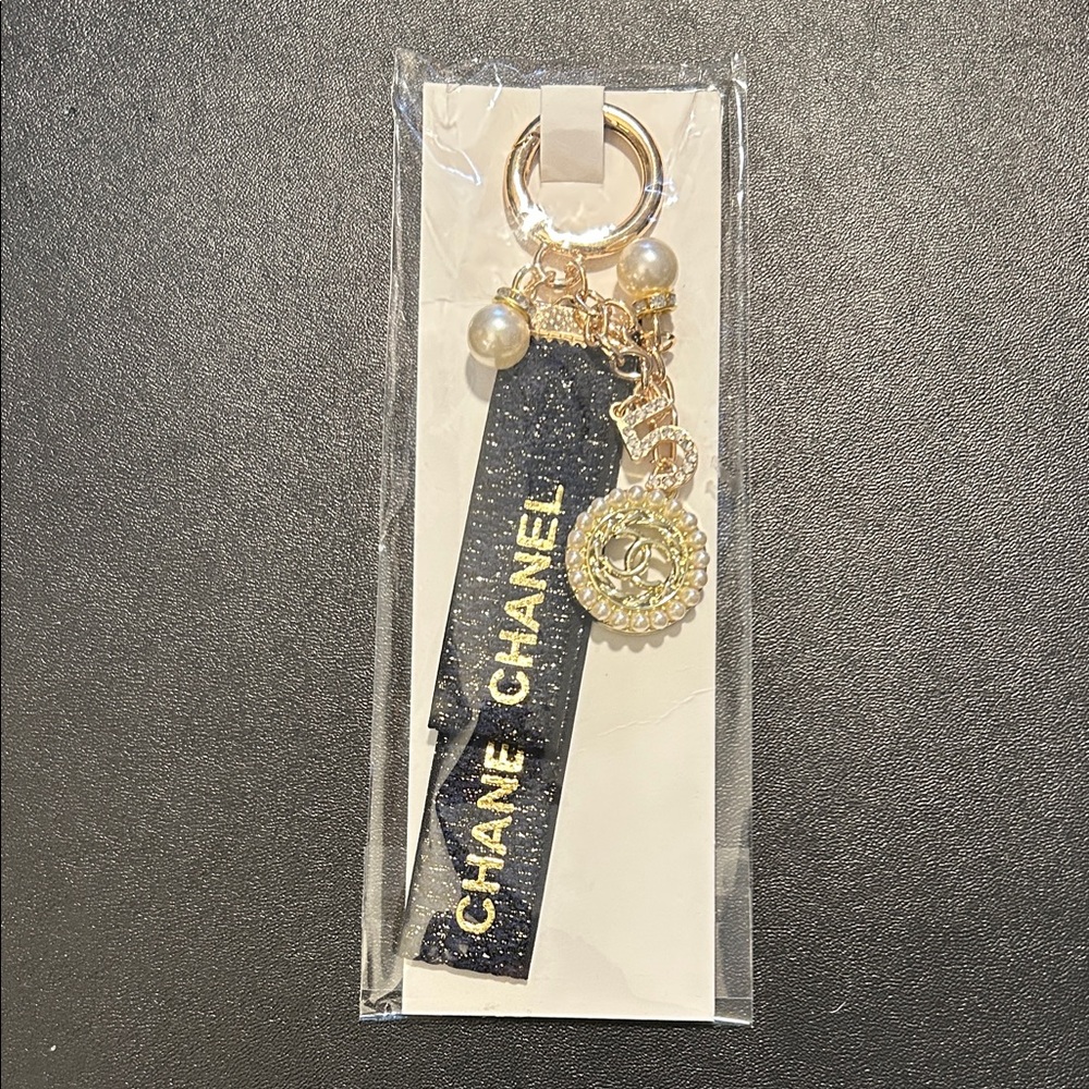 NWOT CHANEL Black and Gold Key Holder with Pearl Accent with Box